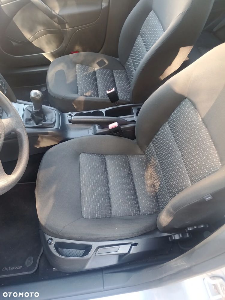 Skoda Octavia 1.6 Ambiente - 8