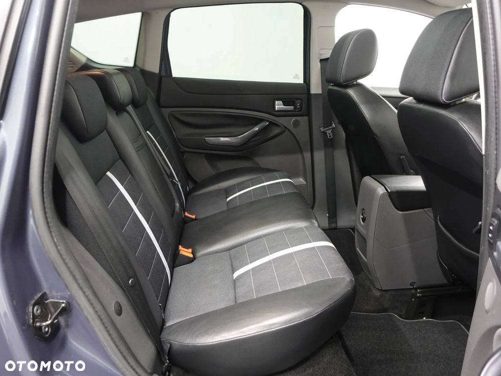 Ford Kuga - 24