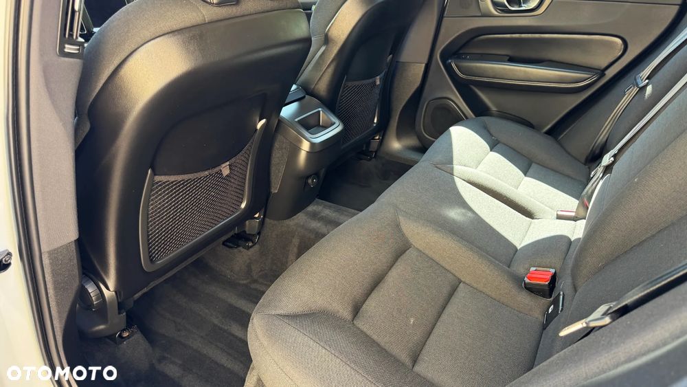 Volvo XC 60 B4 D Geartronic Momentum Pro - 20
