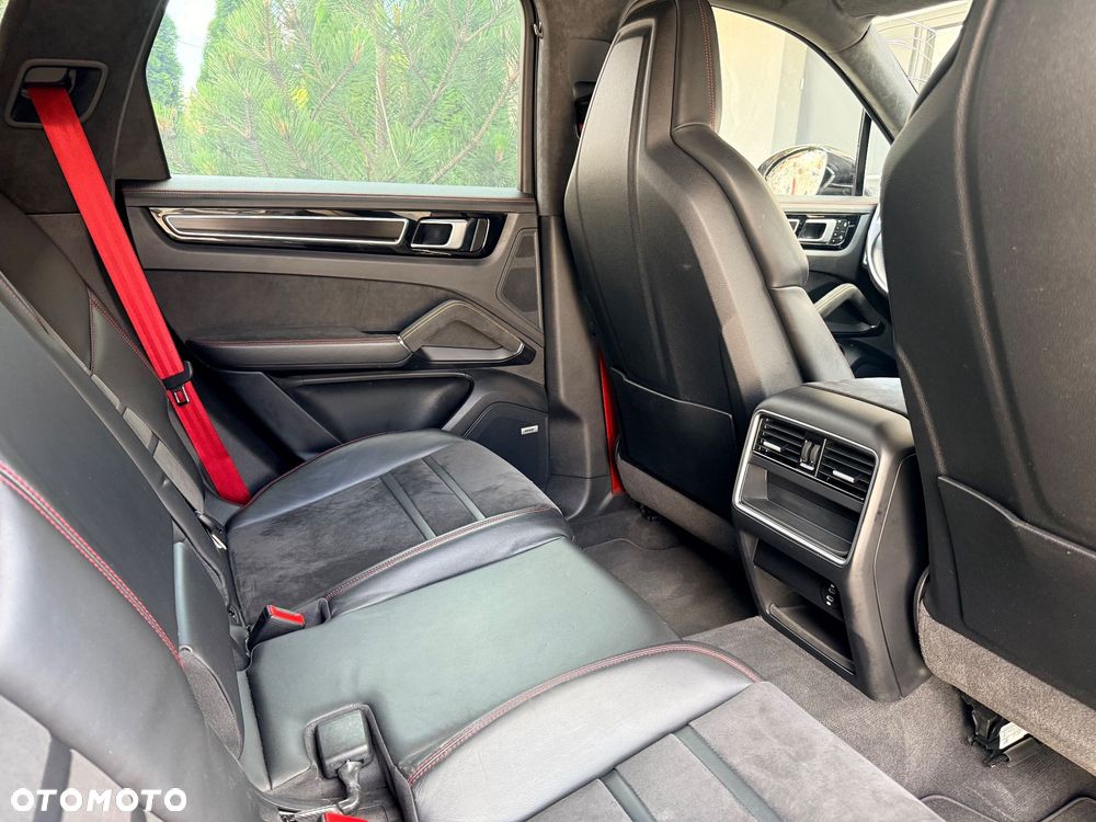 Porsche Cayenne GTS - 27