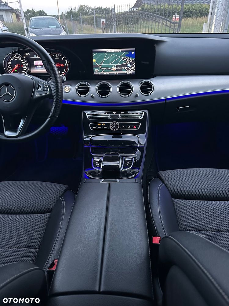 Mercedes-Benz Klasa E 220 d 9G-TRONIC - 23