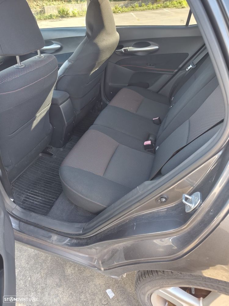 Toyota Auris 1.4 D-4D Exclusive+P.Sport - 10
