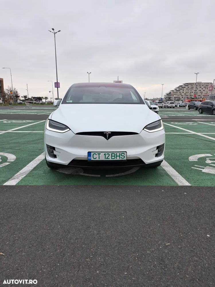 Tesla Model X - 16