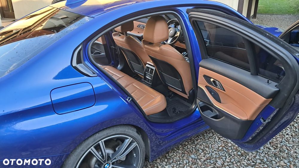BMW Seria 3 330i M Sport - 13