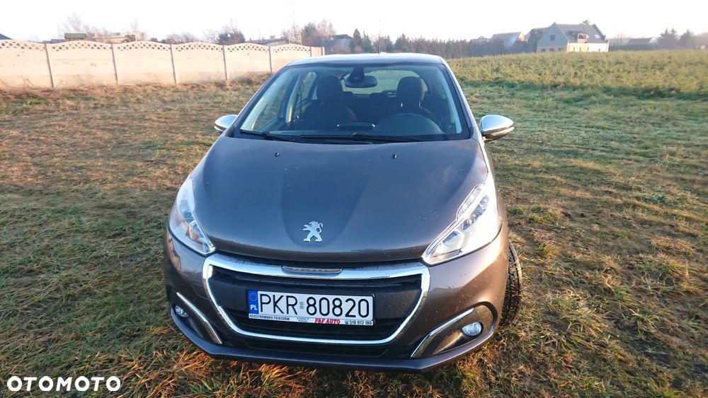 Peugeot 208 - 35
