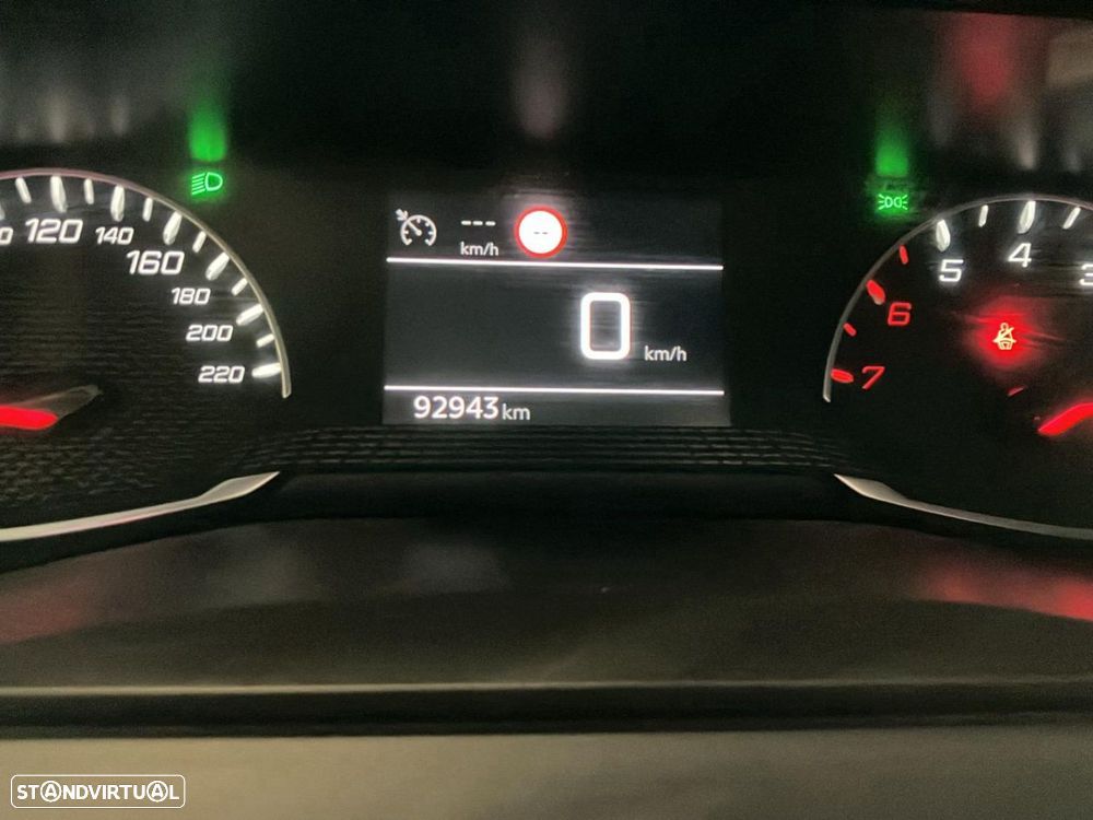 Peugeot 2008 1.2 PureTech Allure - 12