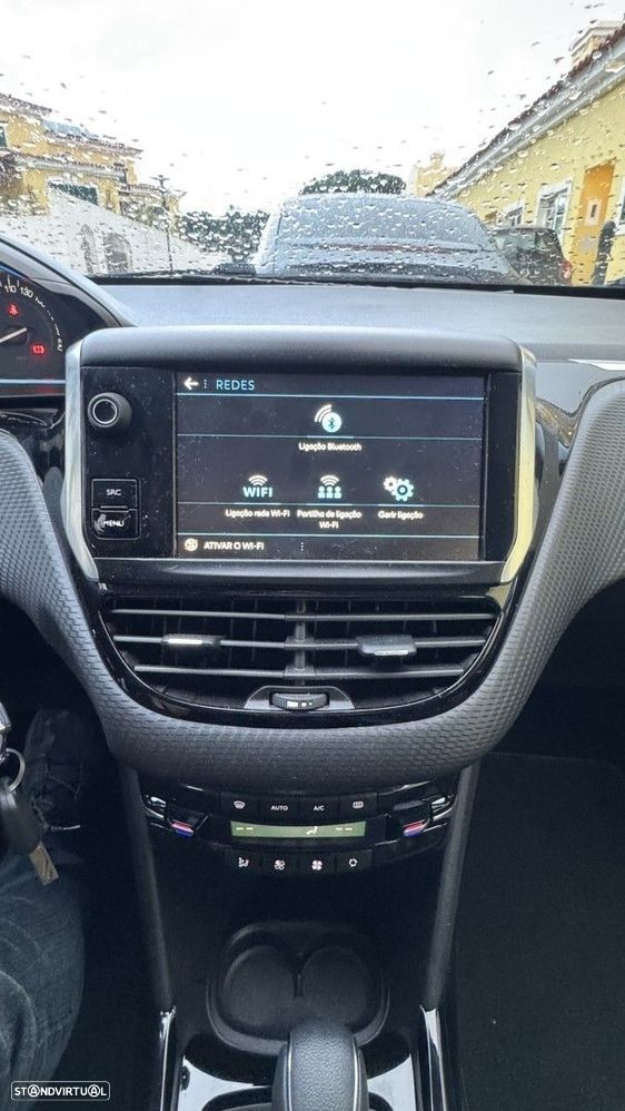 Peugeot 2008 1.2 PureTech Allure EAT6 - 17