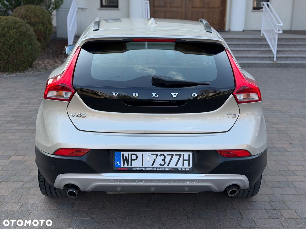 Volvo V40 Cross Country T3 Drive-E Dynamic Edition - 3