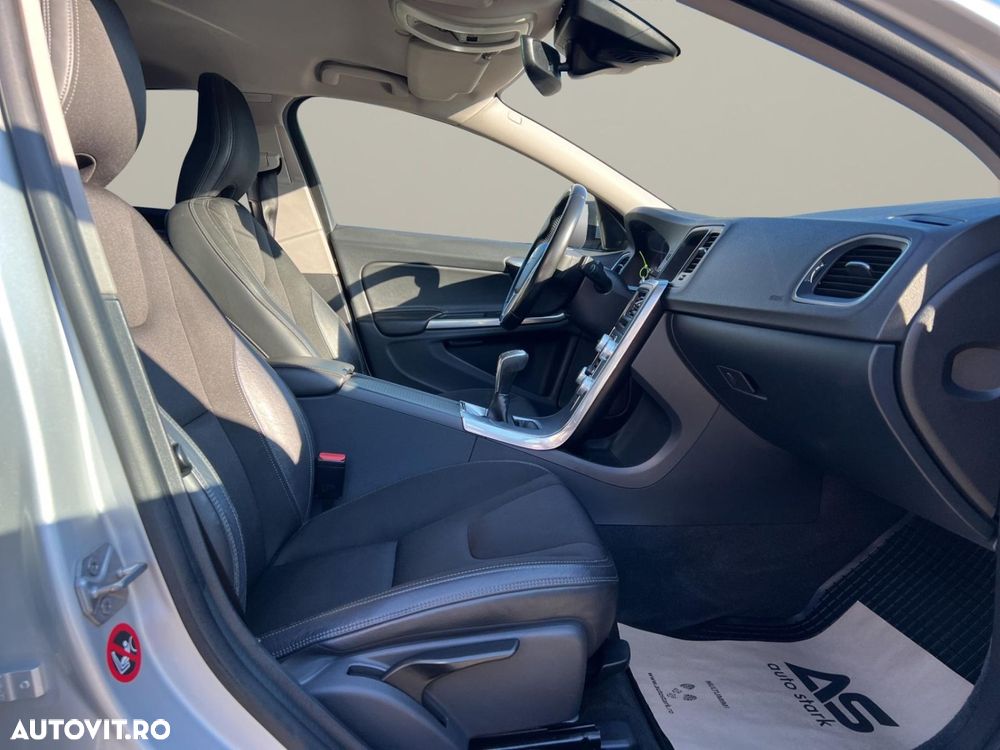 Volvo S60 D2 Momentum - 19