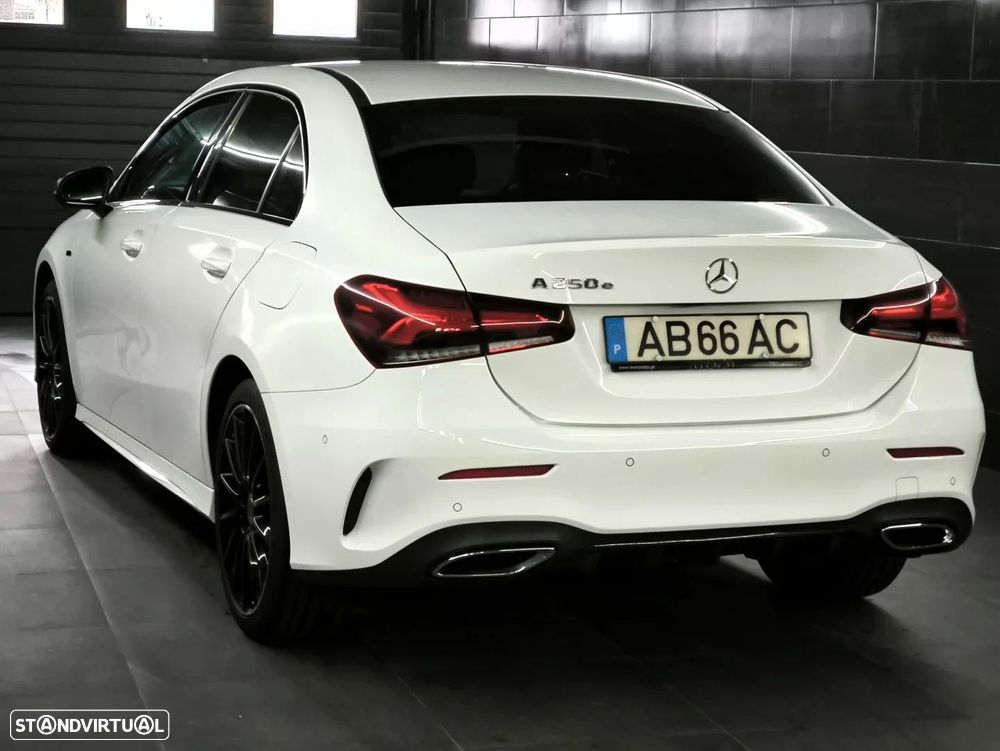 Mercedes-Benz A 250 Limousine e AMG Line - 2