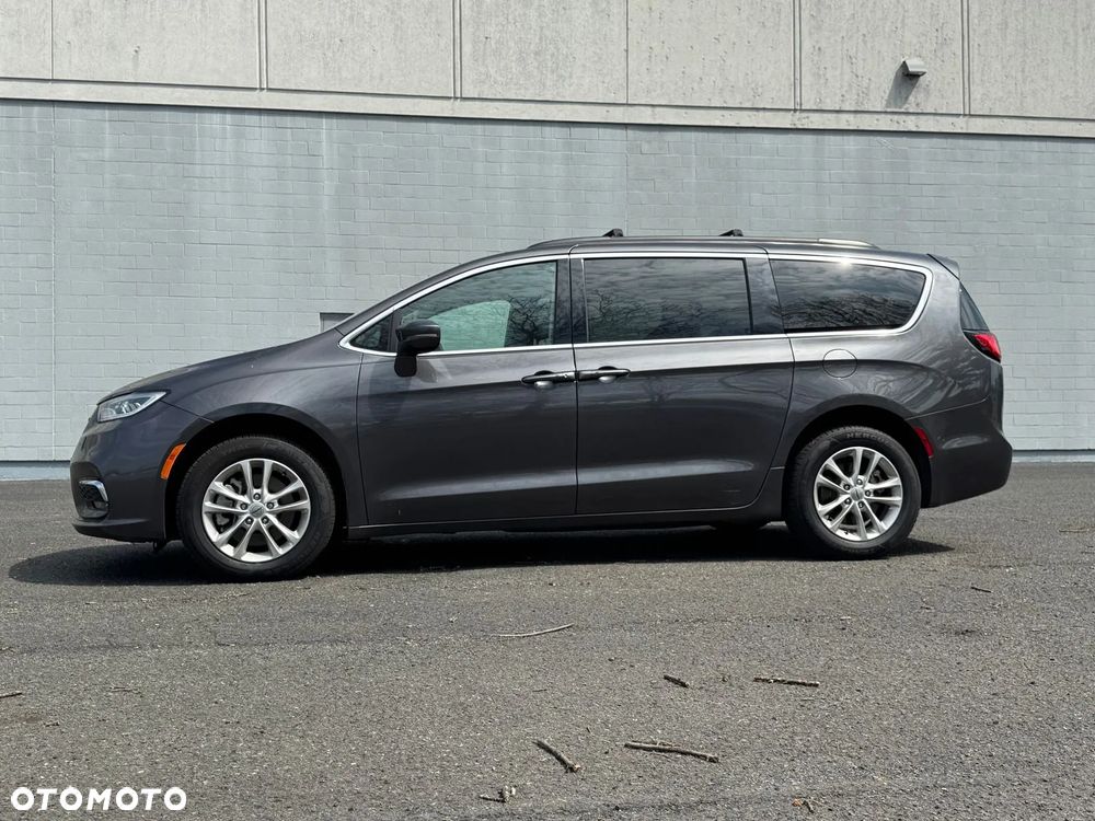 Chrysler Pacifica - 11