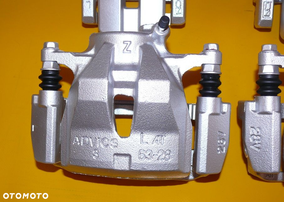 ZACISKI JARZMA LEWY PRAWY PRZÓD TYŁ TOYOTA RAV-4 III 3 296/28 281/12mm 06r- - 2