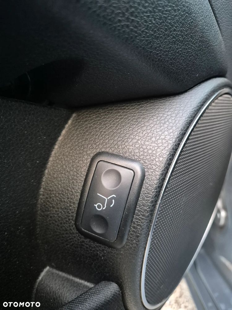 Mercedes-Benz Klasa C 220 CDI DPF (BlueEFFICIENCY) Avantgarde - 28