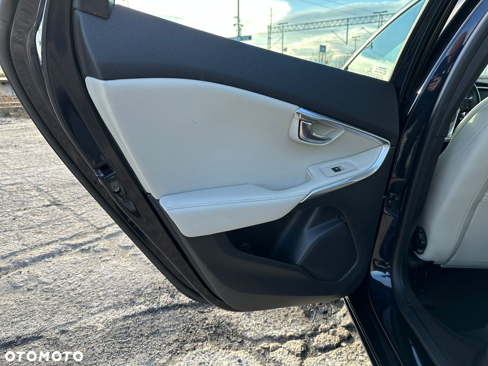 Volvo V40 D2 Momentum - 24