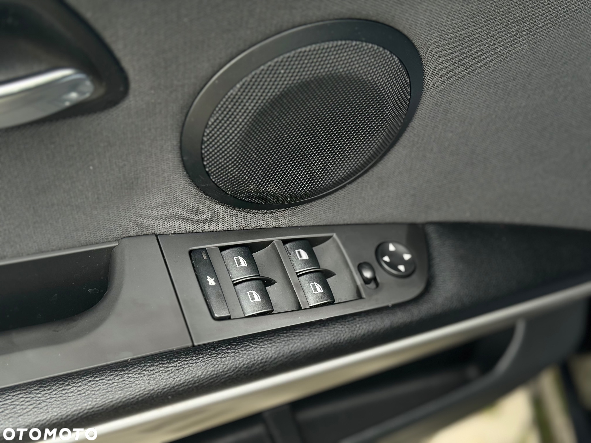 BMW Seria 3 318i Touring - 10