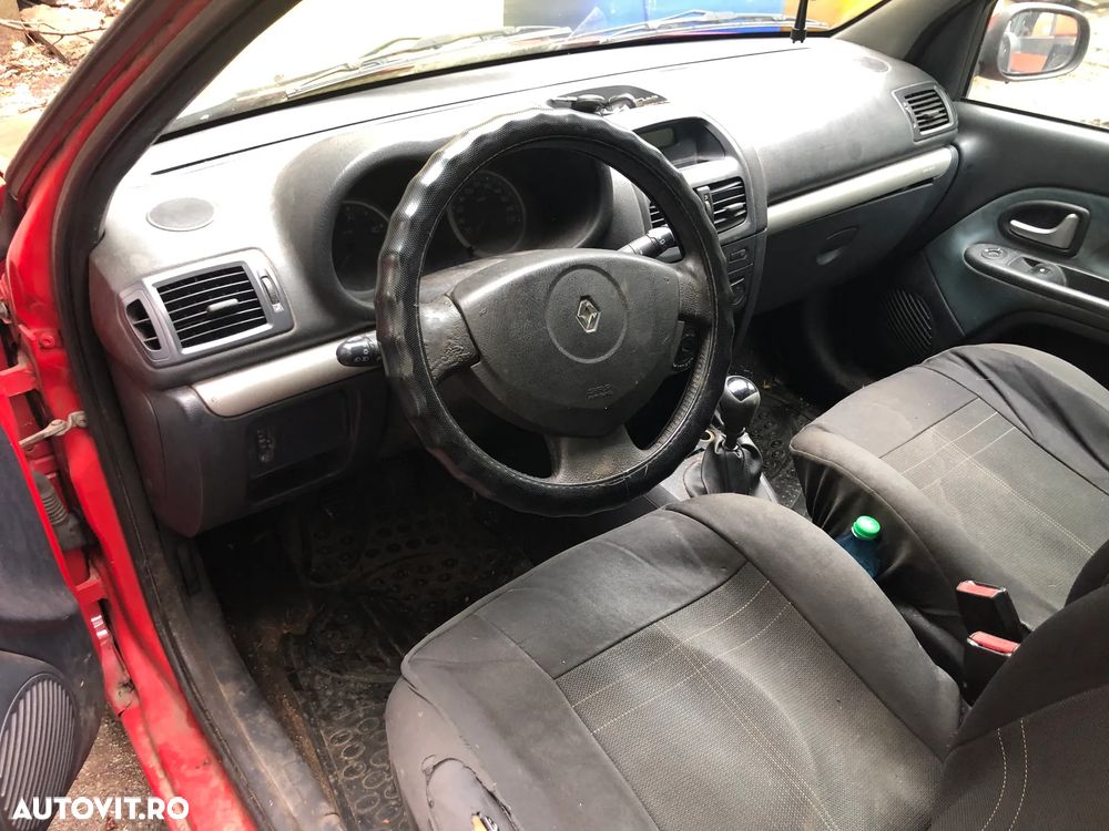Dezmembrez Renault Clio rosu an 2005 1,5 DCI - 5