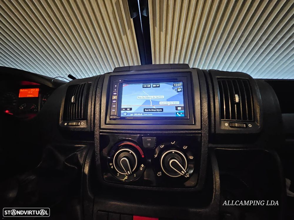 Adria Matrix M670SBC 50 YEARS 5 LUGARES DE LIVRETE CAMA CENTRAL + BASCULANTE - 57