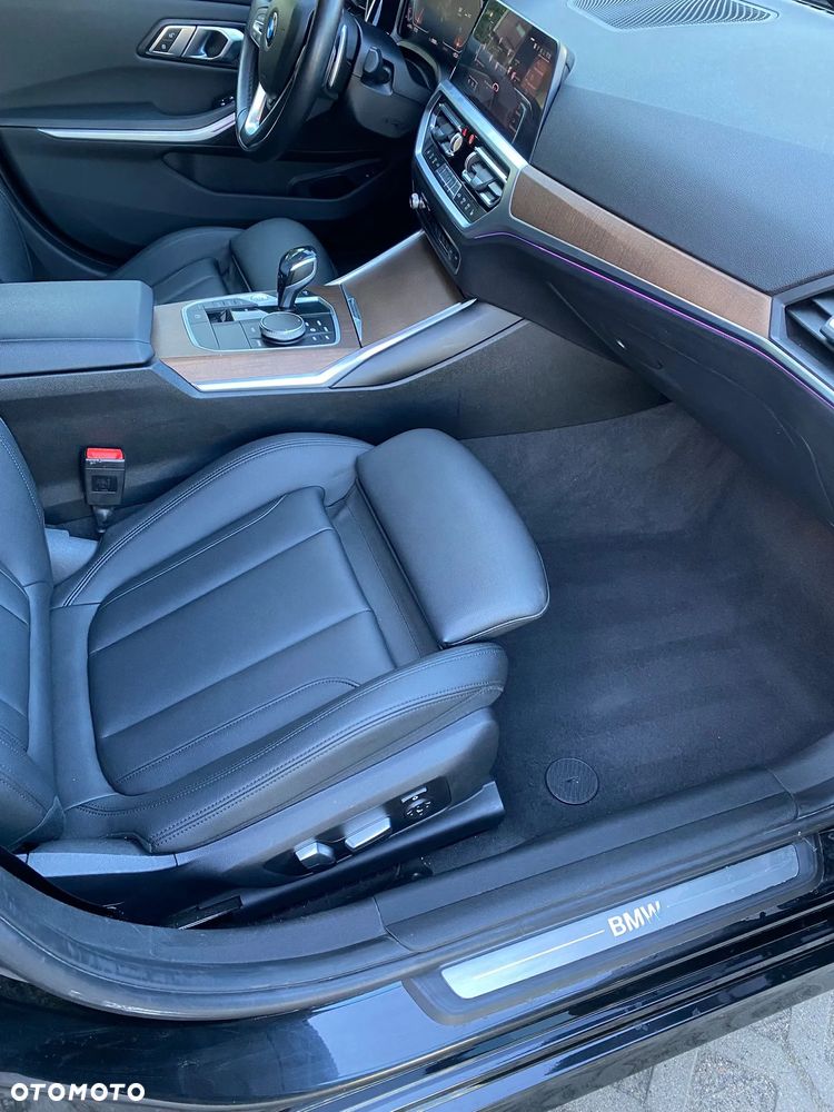 BMW Seria 3 330i M Sport - 24