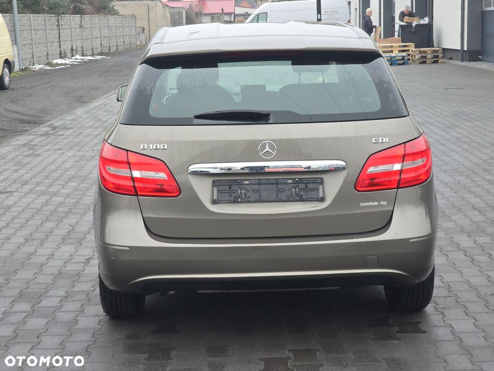 Mercedes-Benz Klasa B 180 d BlueEFFICIENCY Edition Style - 3