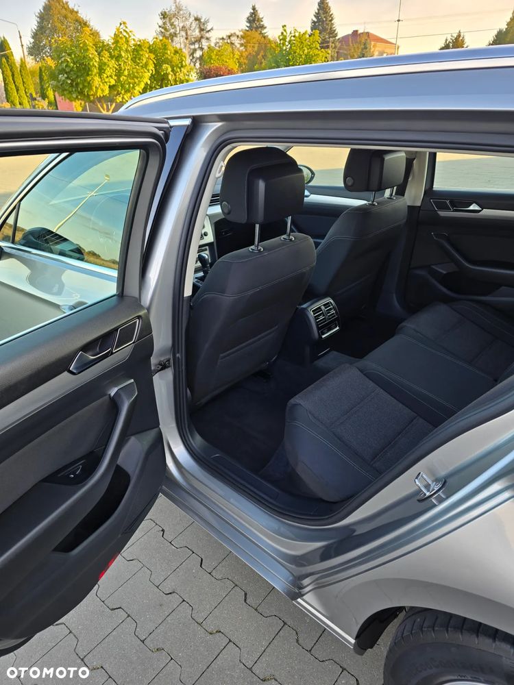 Volkswagen Passat Variant 1.6 TDI SCR DSG Comfortline - 25