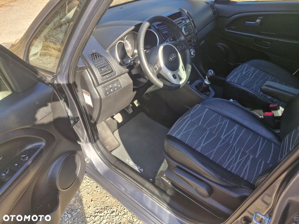 Kia Venga 1.6 CVVT Black Collection - 21