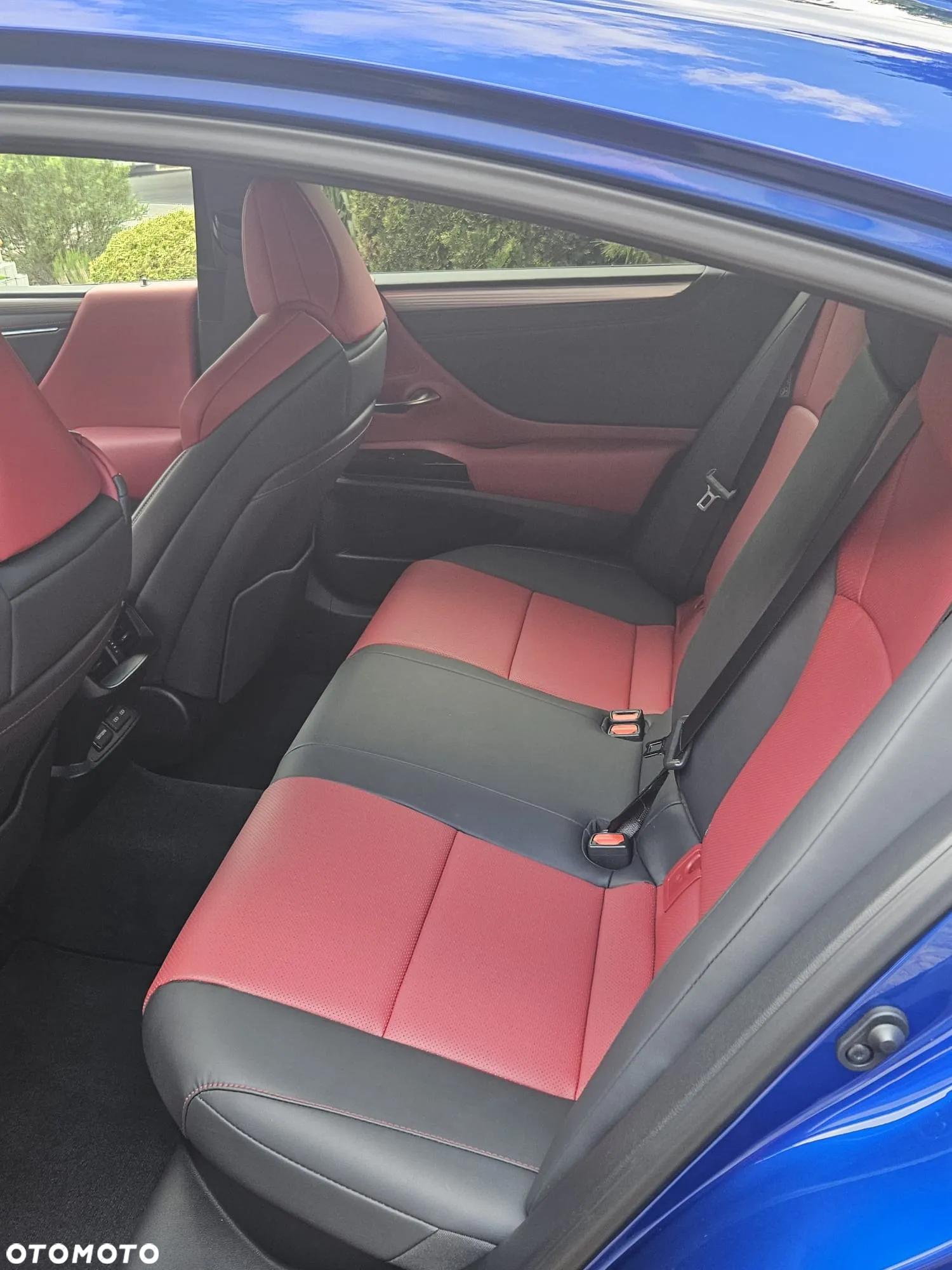 Lexus ES 300h F Sport Edition - 22
