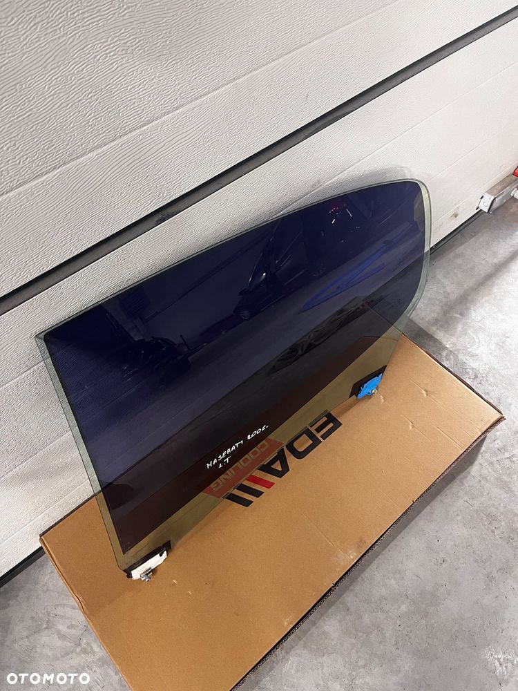 Lewa szyba tylnych drzwi Maserati Quatroporte 2009/2012 - 2