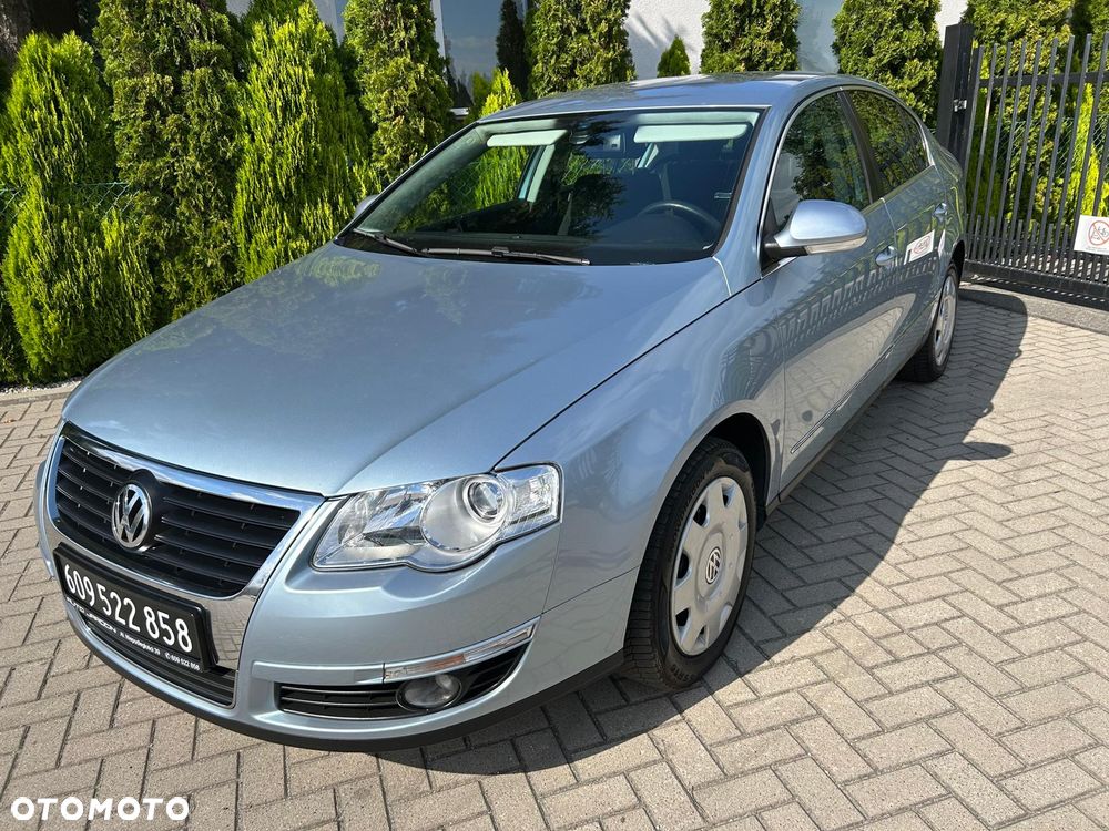 Volkswagen Passat 1.6 FSI Comfortline - 12