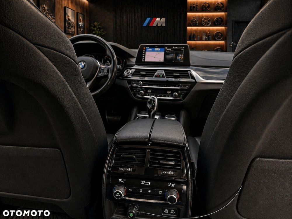 BMW Seria 5 525d xDrive Sport-Aut Luxury Line - 16