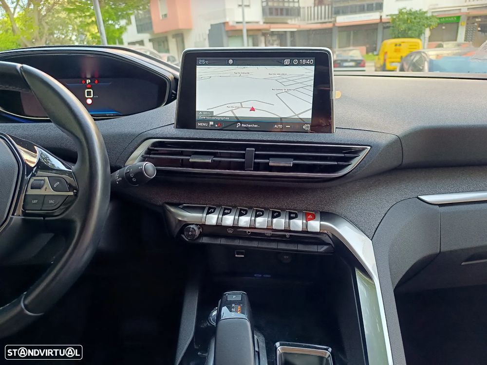 Peugeot 3008 1.2 PureTech Allure Pack EAT8 - 24