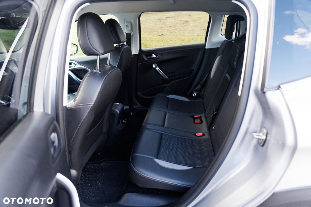 Peugeot 2008 1.5 BlueHDi Allure S&S - 8