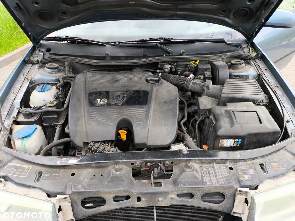 Skoda Octavia 1.6 Tour - 10