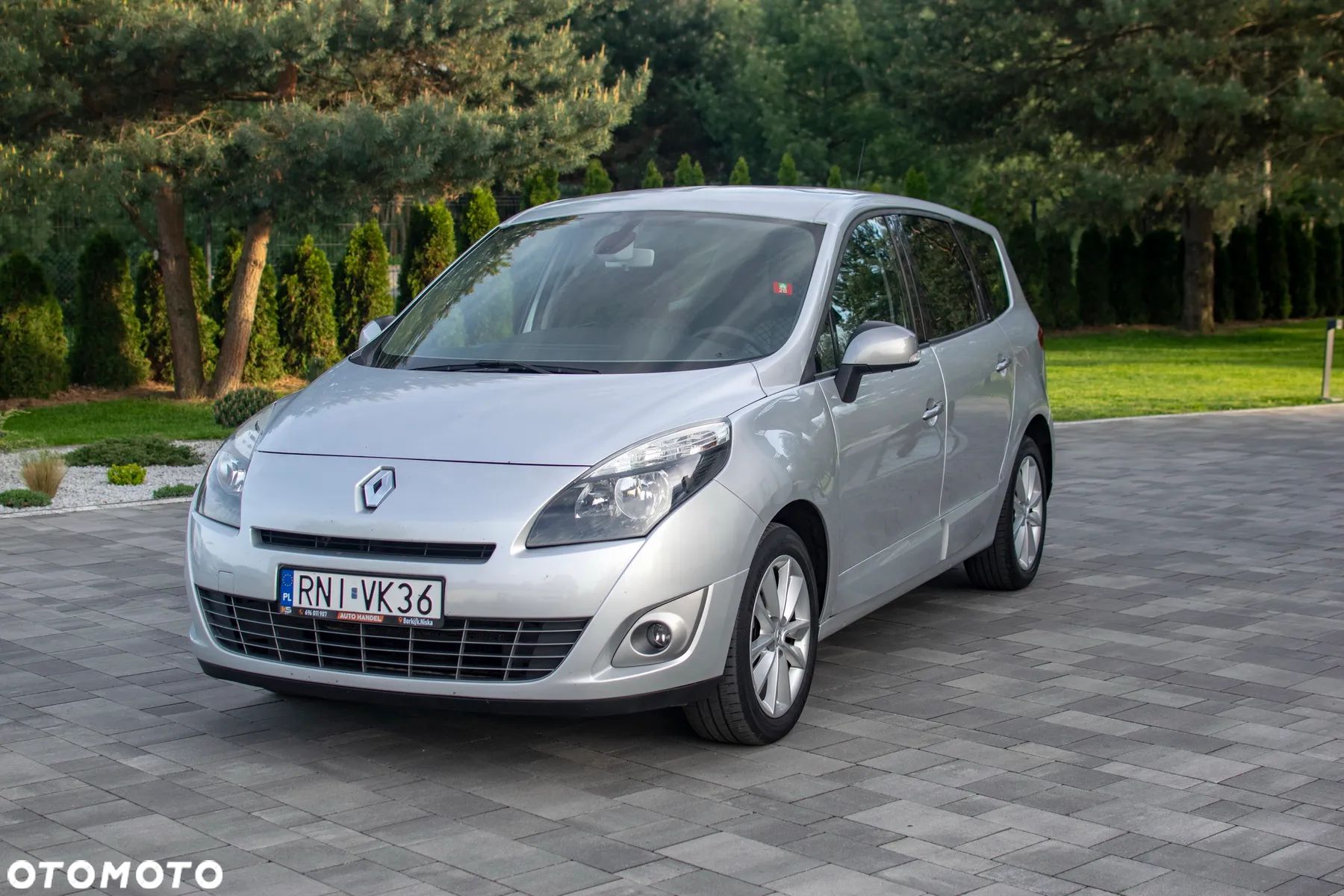 Renault Grand Scenic - 1
