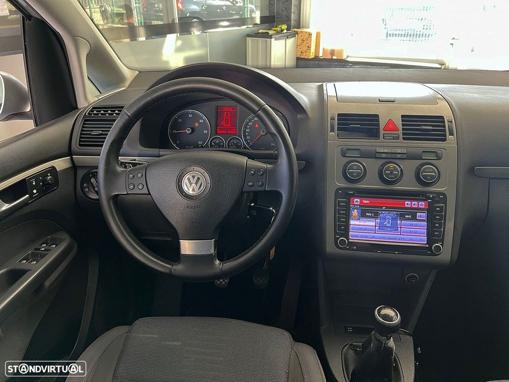 VW Touran 2.0 TDI Highline 7L - 10