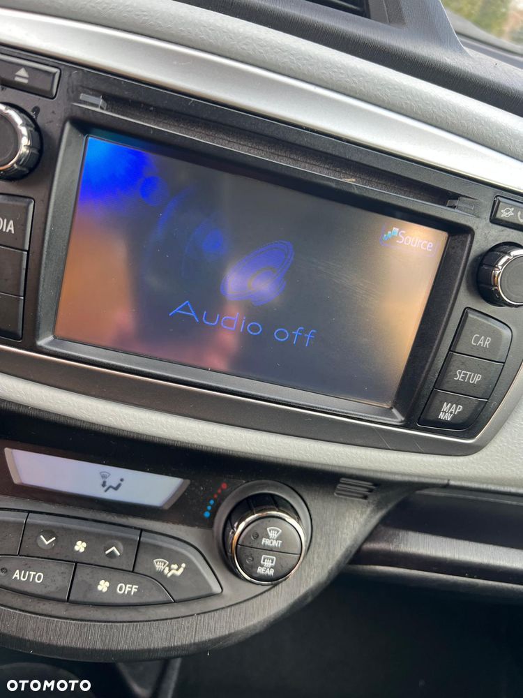 Toyota Yaris Hybrid 100 Premium - 14