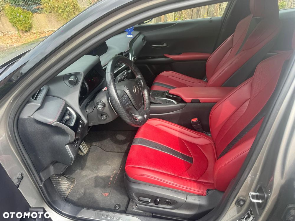 Lexus UX - 10