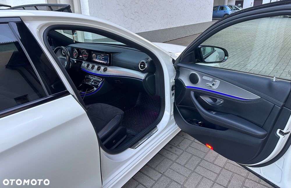 Mercedes-Benz Klasa E 220 d AMG - 32