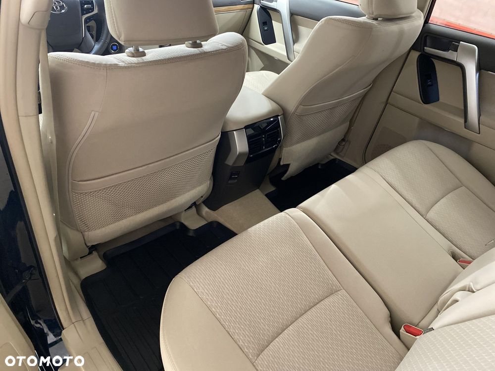 Toyota Land Cruiser LC 2.8 D-4D Prestige - 11