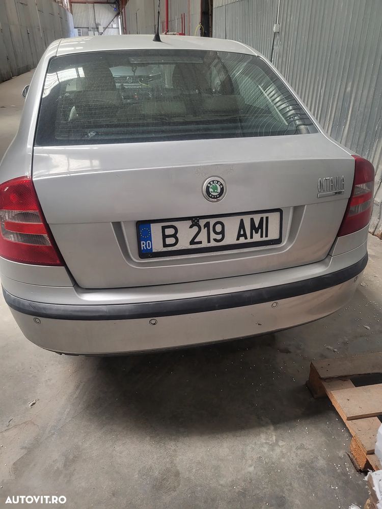 Skoda Octavia 1.6 FSI Classic - 3