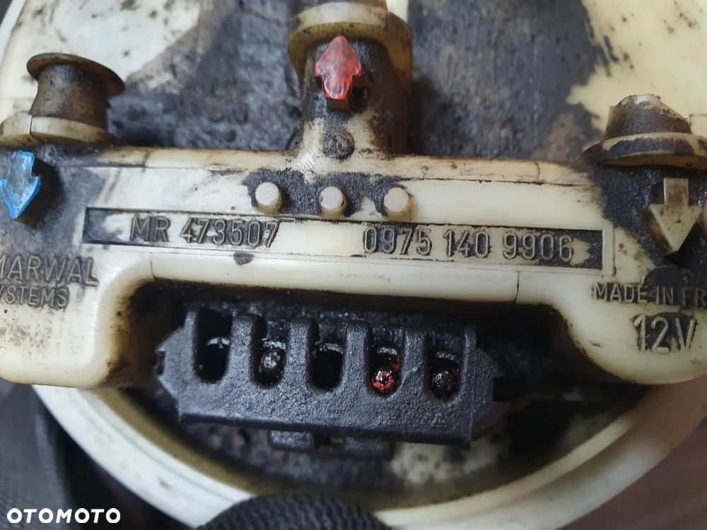 Mitsubishi Carisma 2003 Czujnik poziomu paliwa 09751409906 - 3