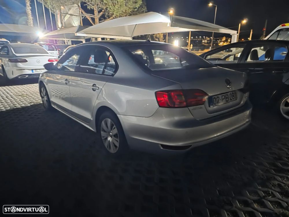 VW Jetta 1.6 TDi Trendline BM - 5