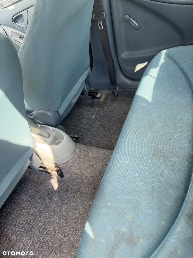 Toyota Yaris - 8