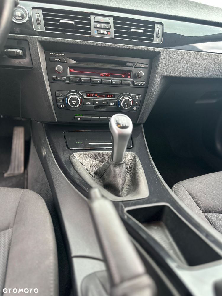 BMW Seria 3 318i Edition Sport - 15