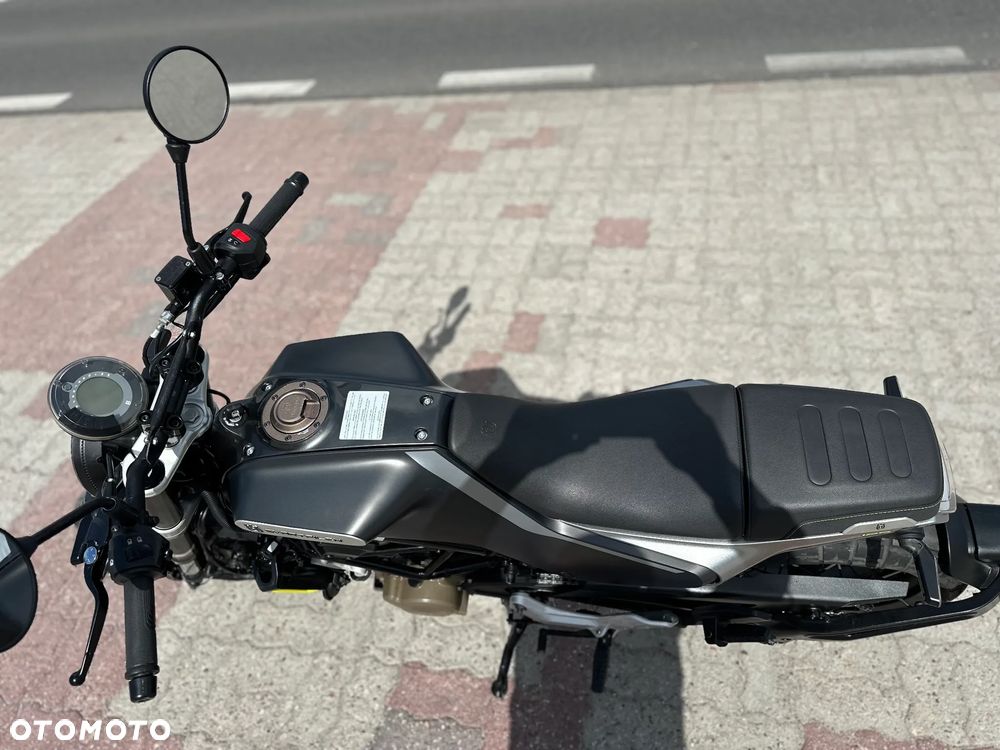 Husqvarna Svartpilen - 17