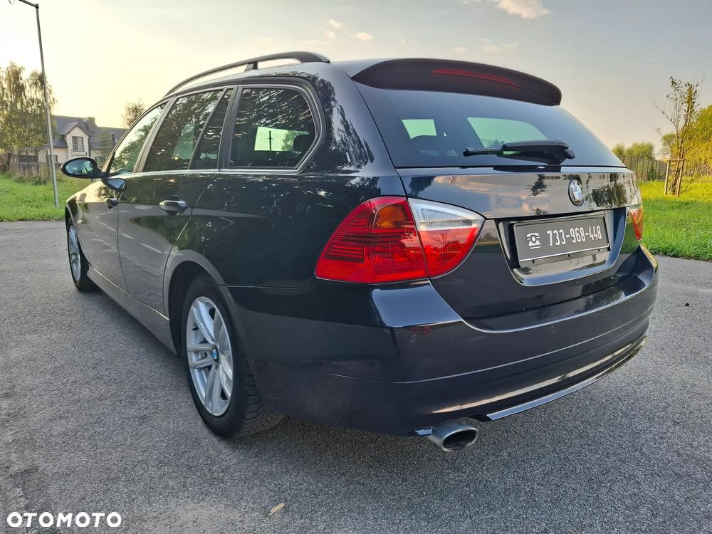 BMW Seria 3 320i Touring - 4