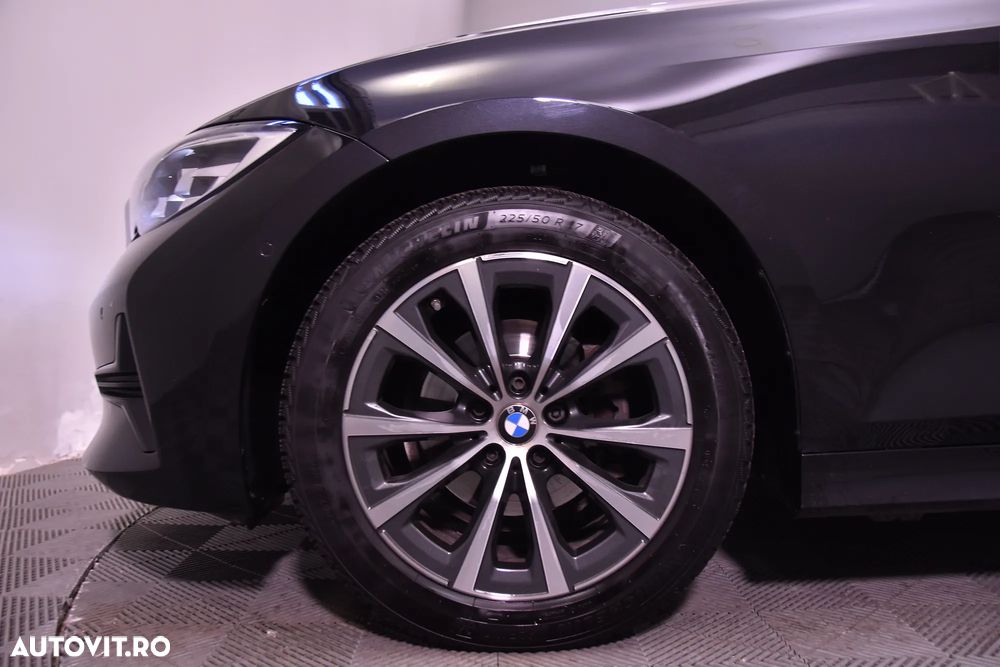 BMW Seria 3 318d AT MHEV - 13