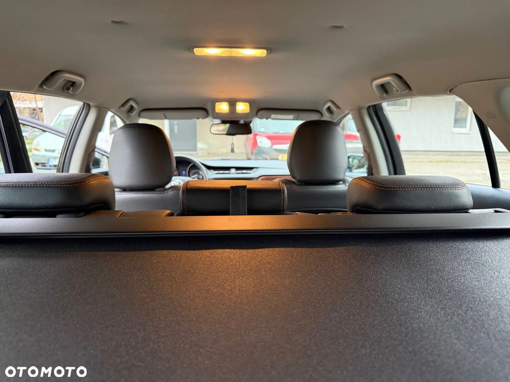 Toyota Avensis 2.0 Multidrive S Executive - 26