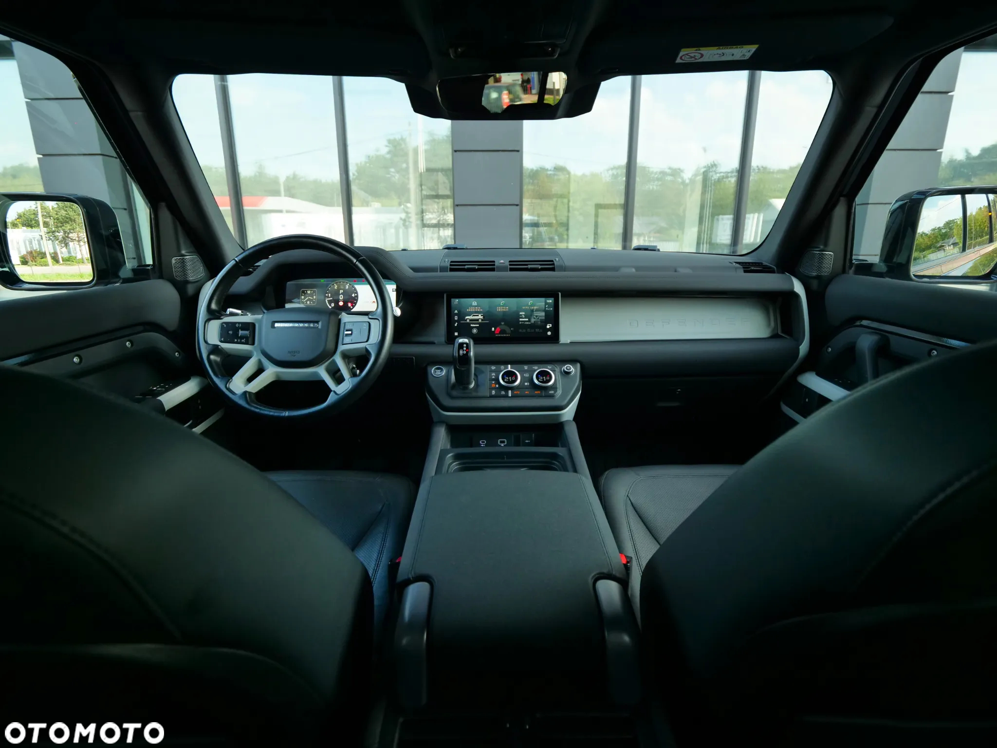 Land Rover Defender - 11
