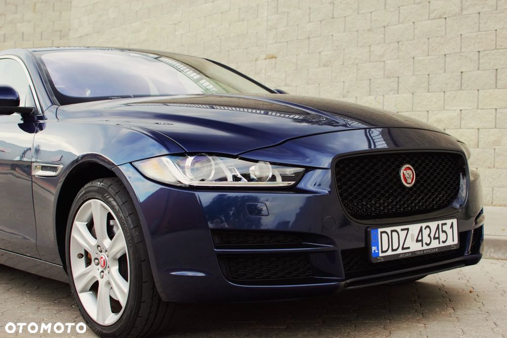 Jaguar XE 25t Prestige - 13