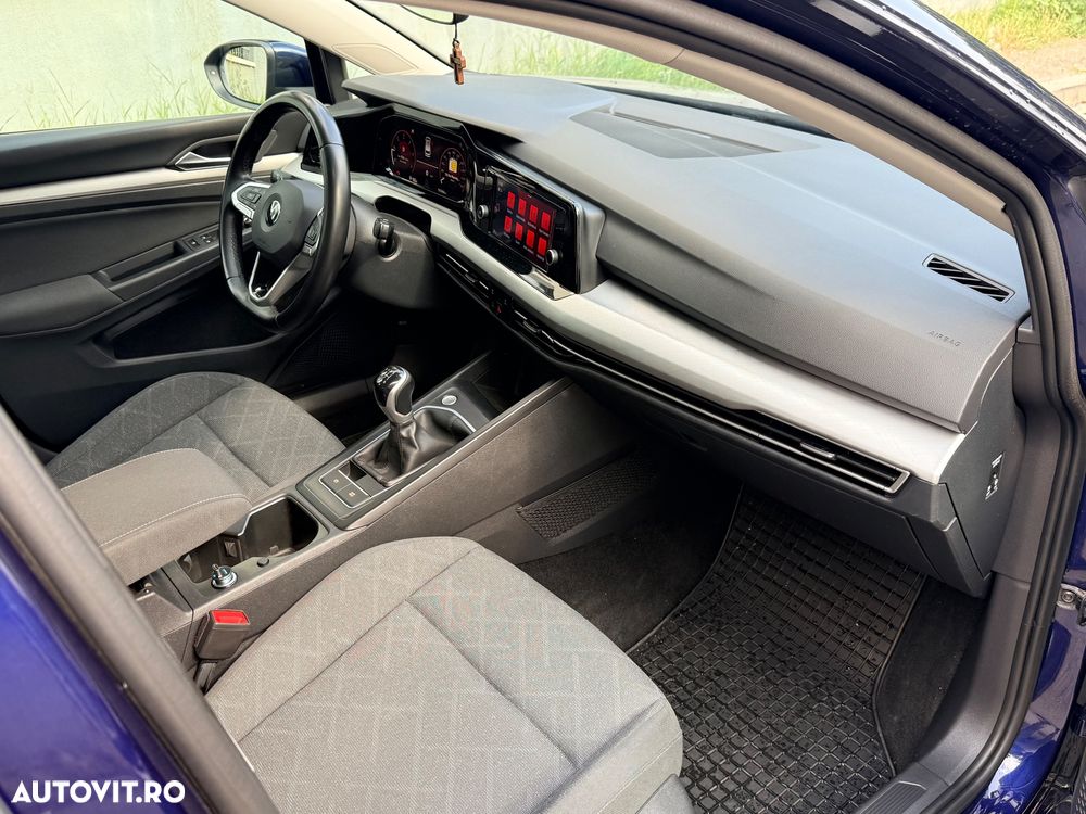 Volkswagen Golf - 8